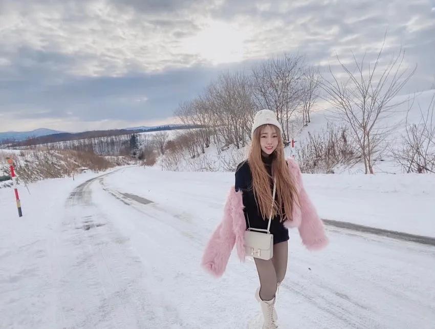 负20度穿这样真的猛！巨乳小只马「米妹Vanessa」旅游vlog预备中，冰天雪地也要辣起来-小湿妹图(3)