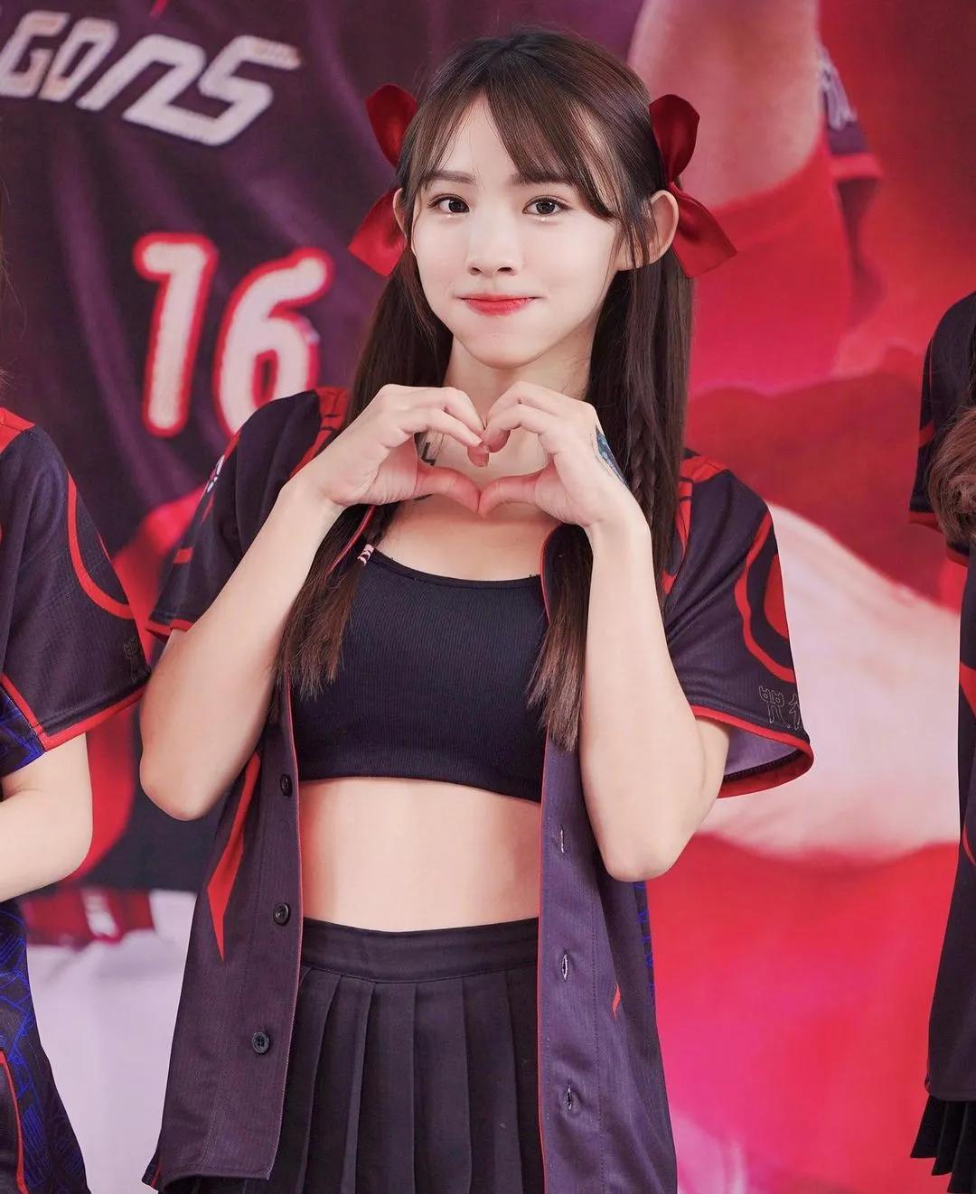 小只马女孩「讲姜」白皙美肌身材让众人惊呆 魂被她彻底勾走(6)