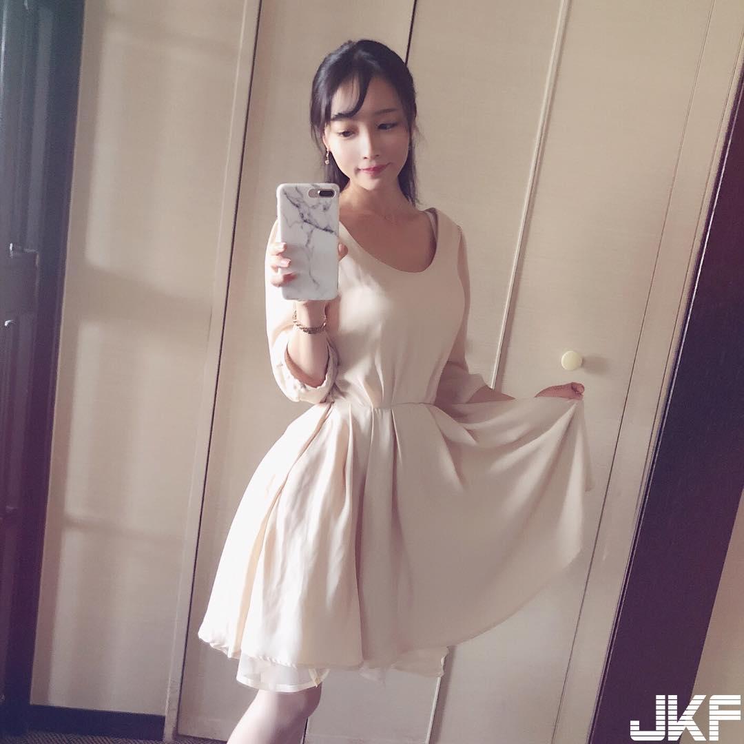 「正妹药剂师」衣服底下竟然是爆乳身材　三点式泳装遮不住过人乳量！-小湿妹图(10)