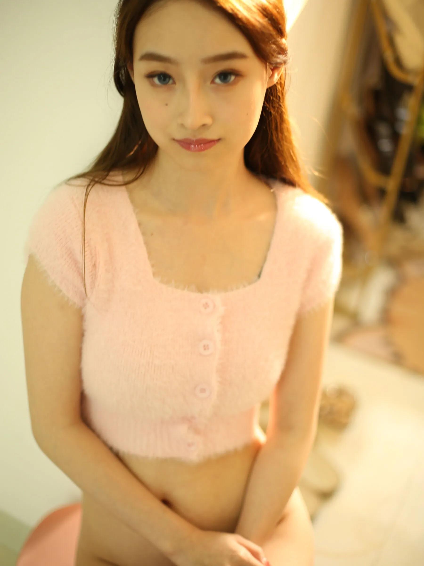 【国模套图】国模小仙儿大尺度人体私拍套图(813)