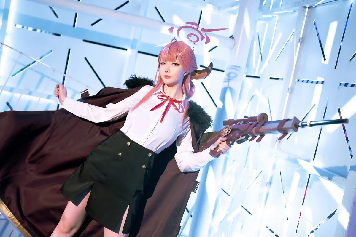 Coser小姐姐星之遲遲熾天使克魯魯主題性感白T配黑短裙露黑色蕾絲內衣完美誘惑寫真90P(63)