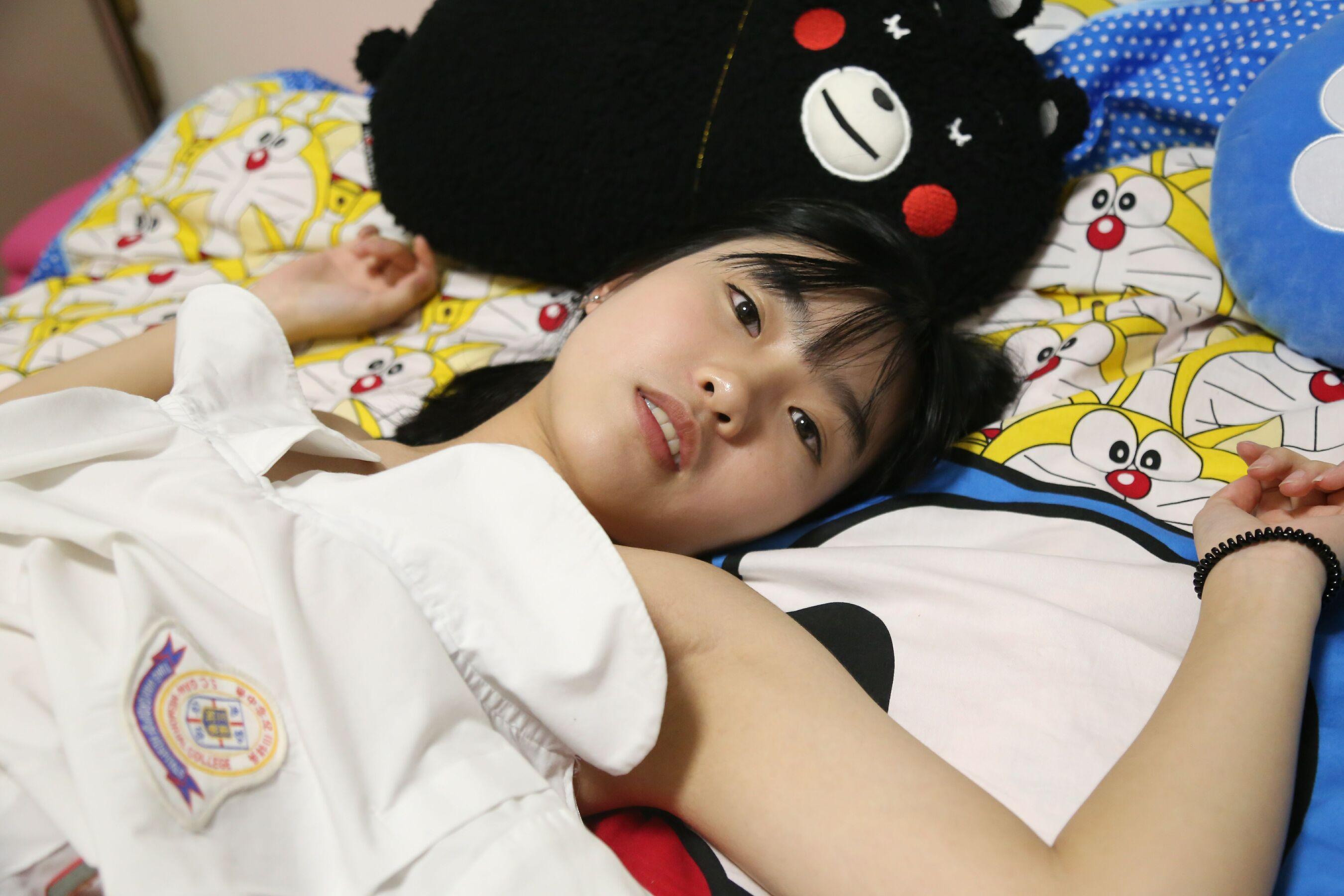 国模套图 香港学妹大尺度人体私拍套图(274)