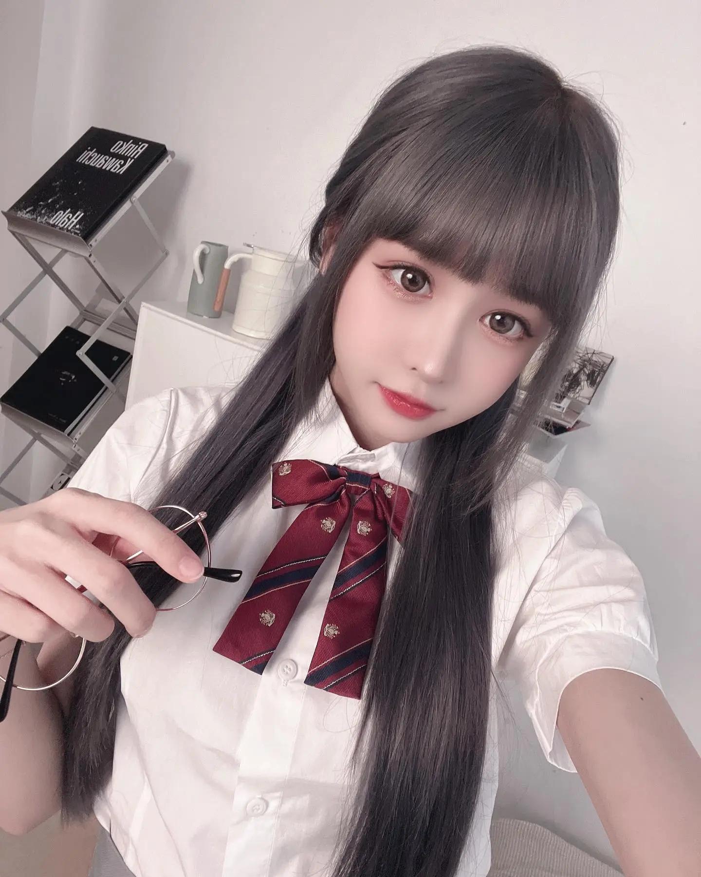 萌妹「王依渟」童颜底下暗藏火辣好身材：光看就热了啊！