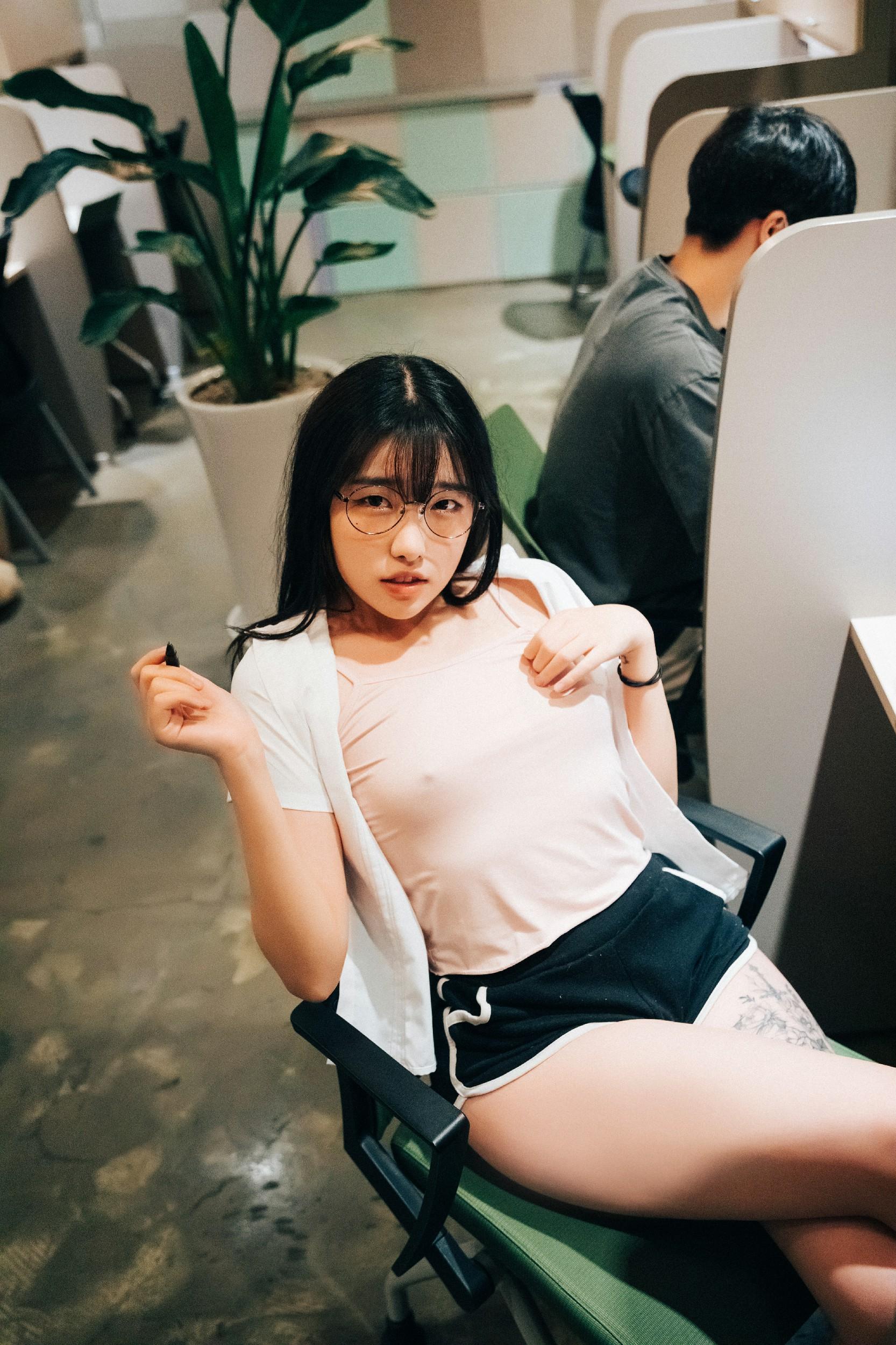 [Loozy] Sonson (손손) - Reading Room(87)