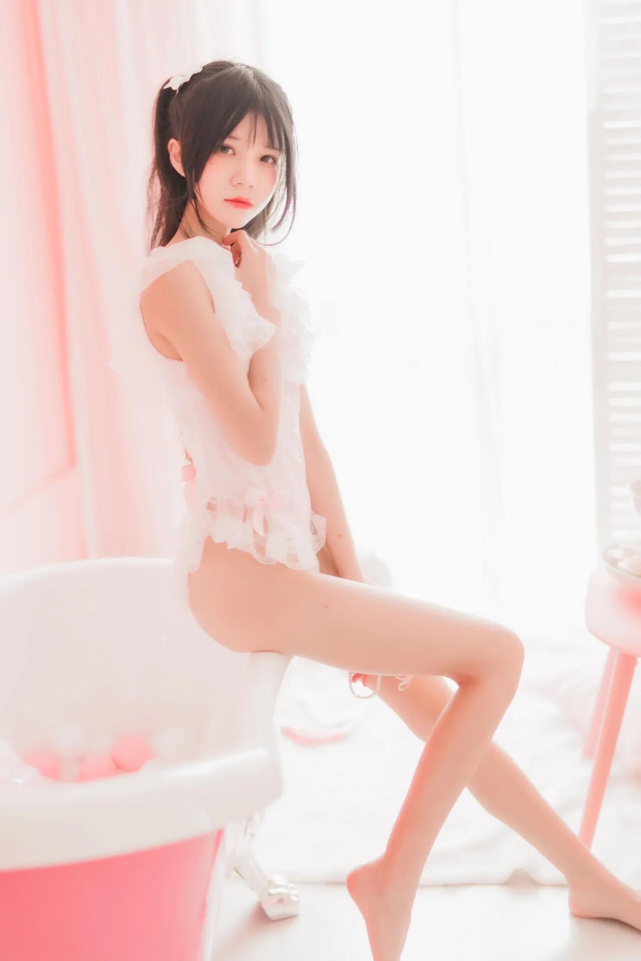 桜桃喵 - 粉色浴桶 (冬眠系列)(46)