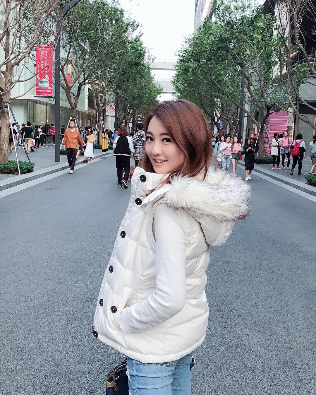 运动女孩超清新！甜系女友「岑紫生」白皙稚嫩身材姣好，水下惊见美女也能恋爱喷发！-小湿妹图(14)