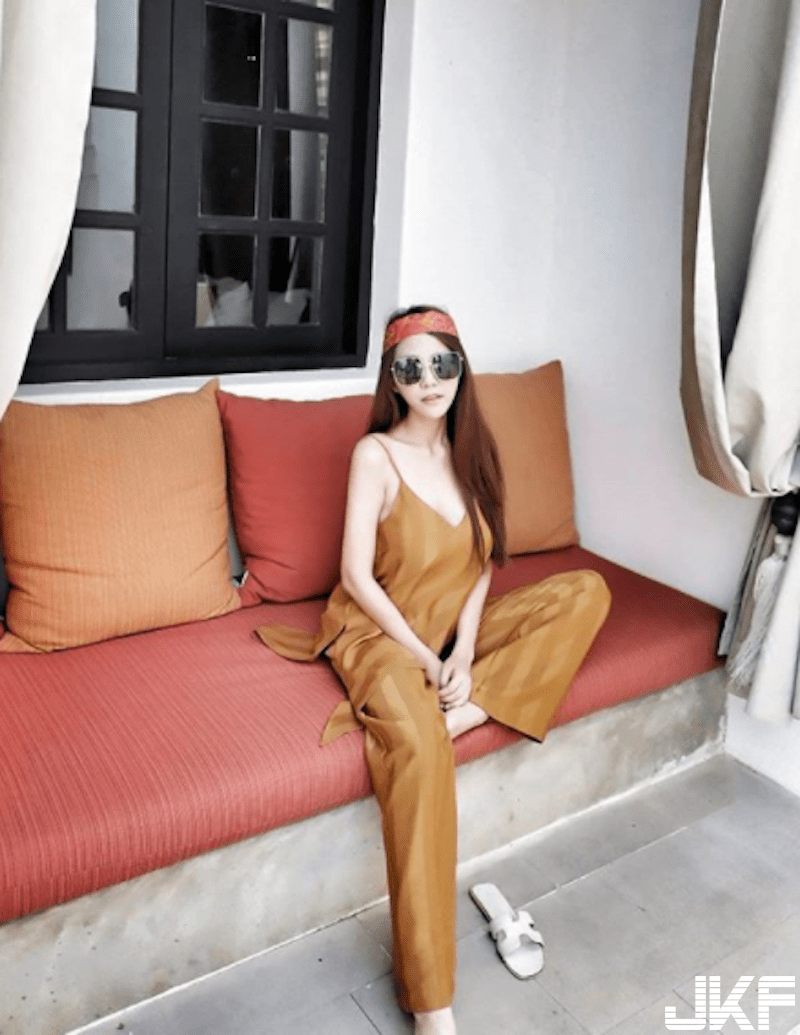 对面用餐「白嫩大奶妹」好可爱！下了泳池后「Ｓ曲线」火辣身材更诱人！-小湿妹图(11)