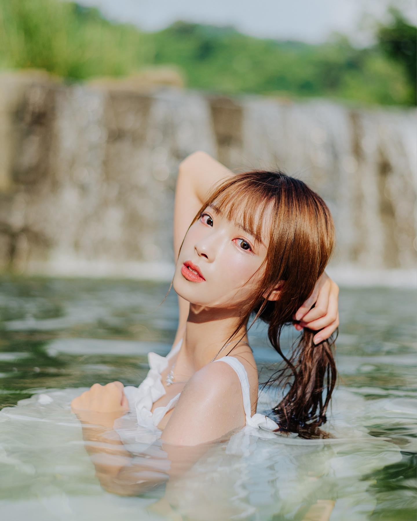 甜美正妹「江江」又正又甜美！掉出浑圆饱满美胸，好狂好犯规！(6)