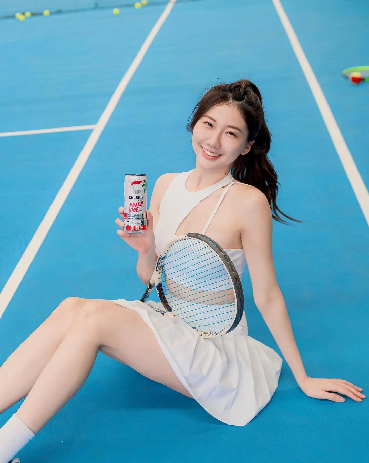 气质啦啦队正妹退团 ! 表特板疯传辣照 网哭求:留下来 !(17)