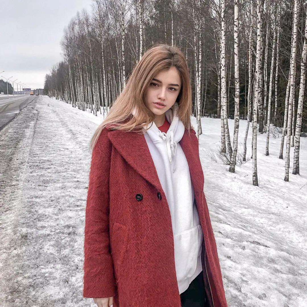 最强公敌！泡菜妹出现危机…俄罗斯妹「萝莉童颜」轻松掳获欧爸们的心-小湿妹图(2)