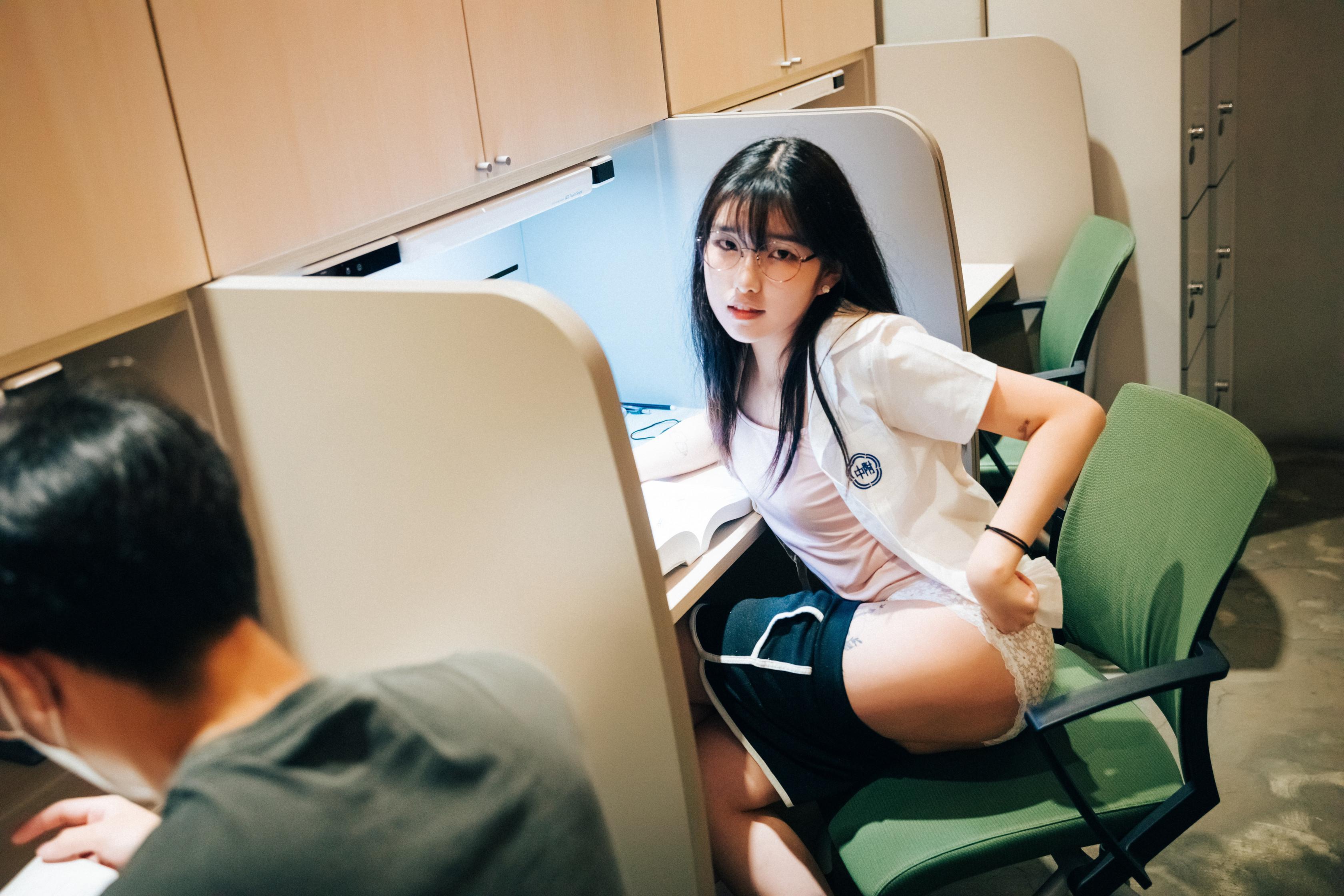 Sonson(손손)《图书馆女孩》发骚模样使人沦陷(28)