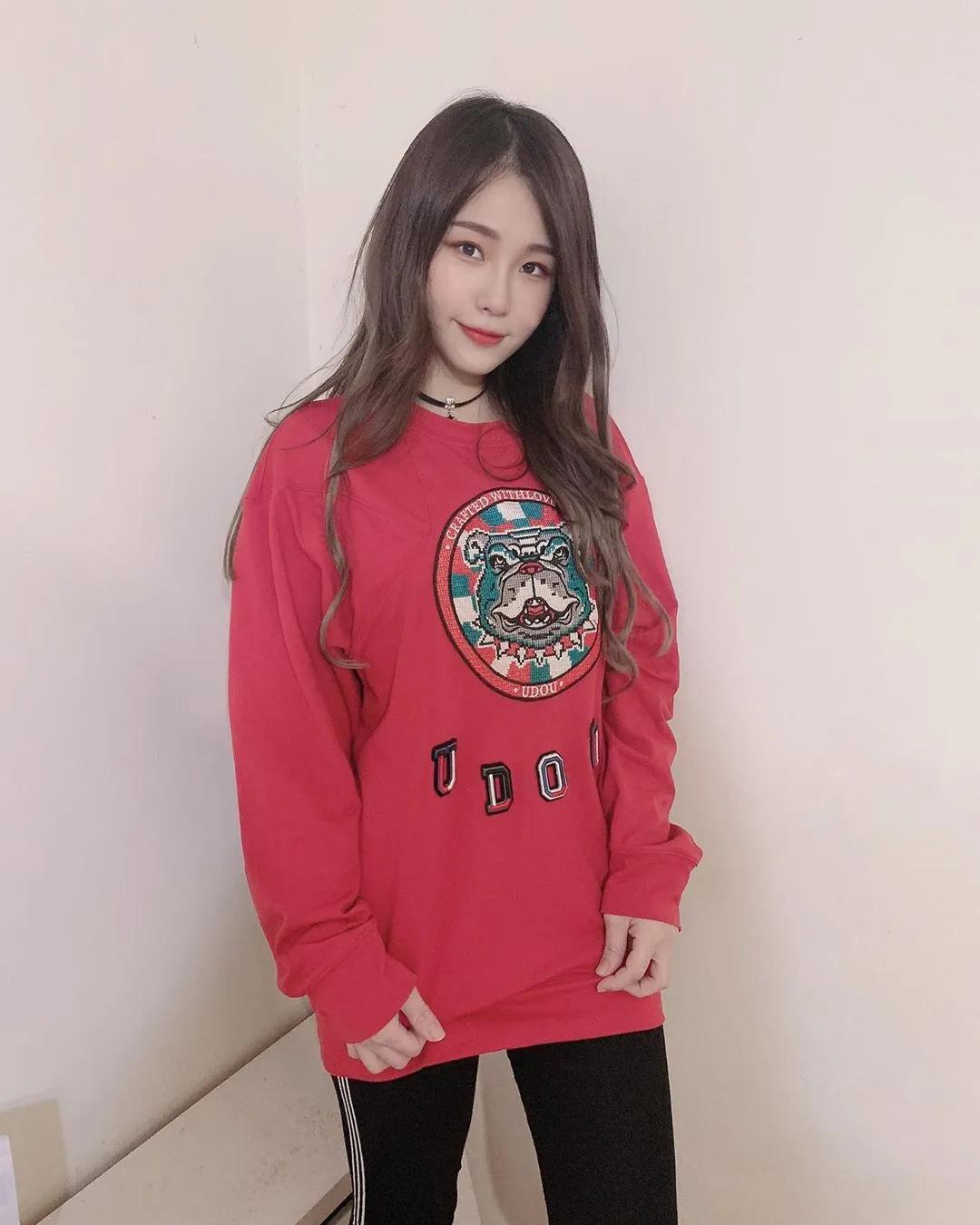 呼呼 活泼好动 底下的身材好撩人(11)