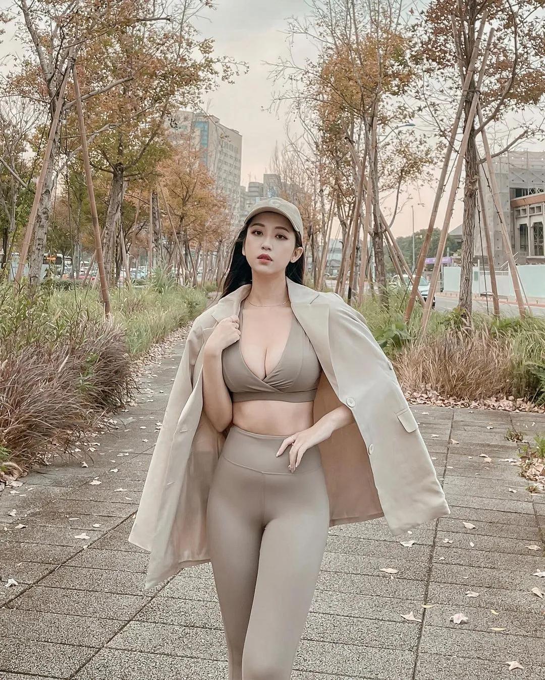 模特等级「何蓁」 逆天玉腿一秒征服腿控 超级犯规(4)