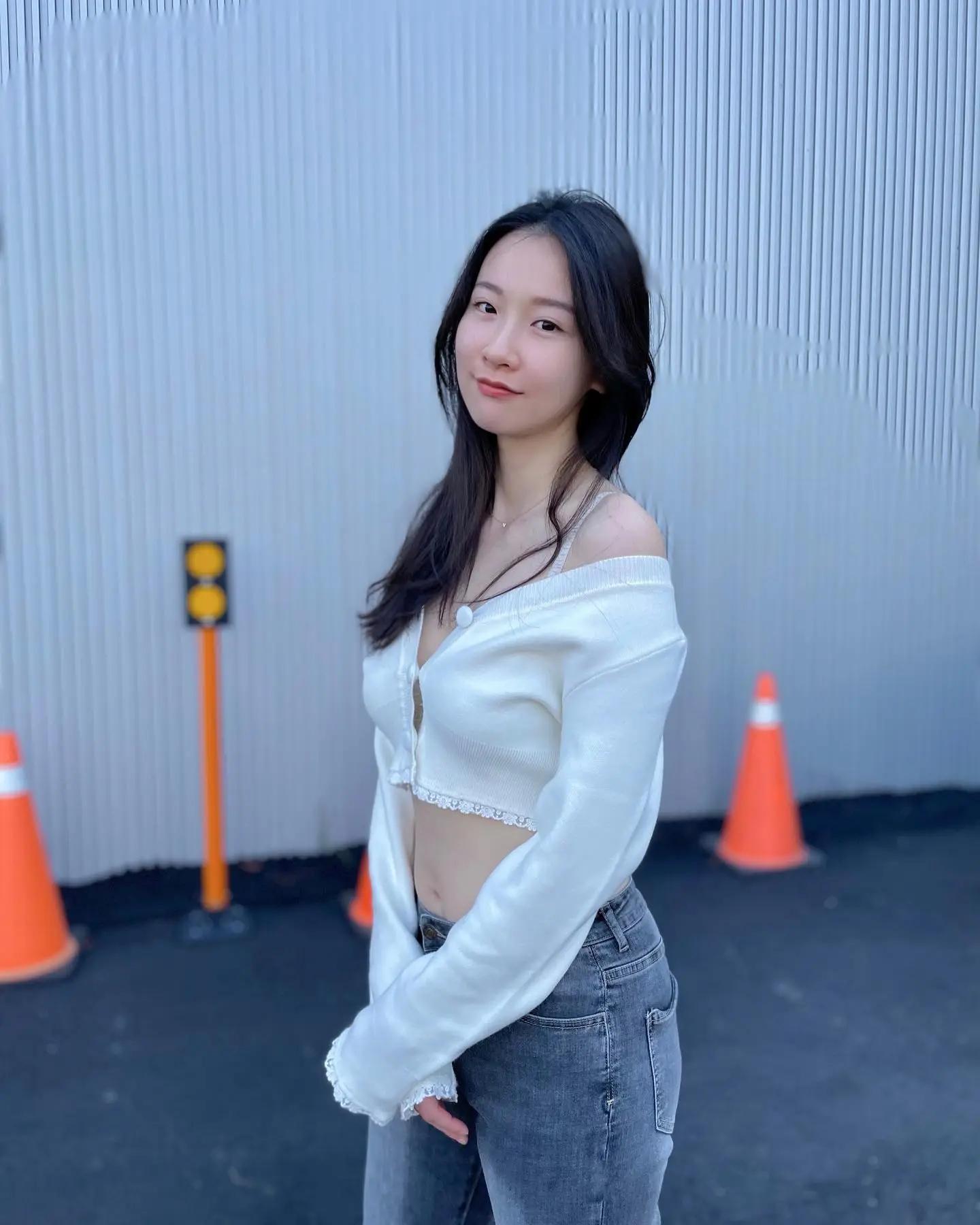 「气质女医师」出水秒掏「凶猛浮标」，性感画面用来抚平人心！-小湿妹图(16)