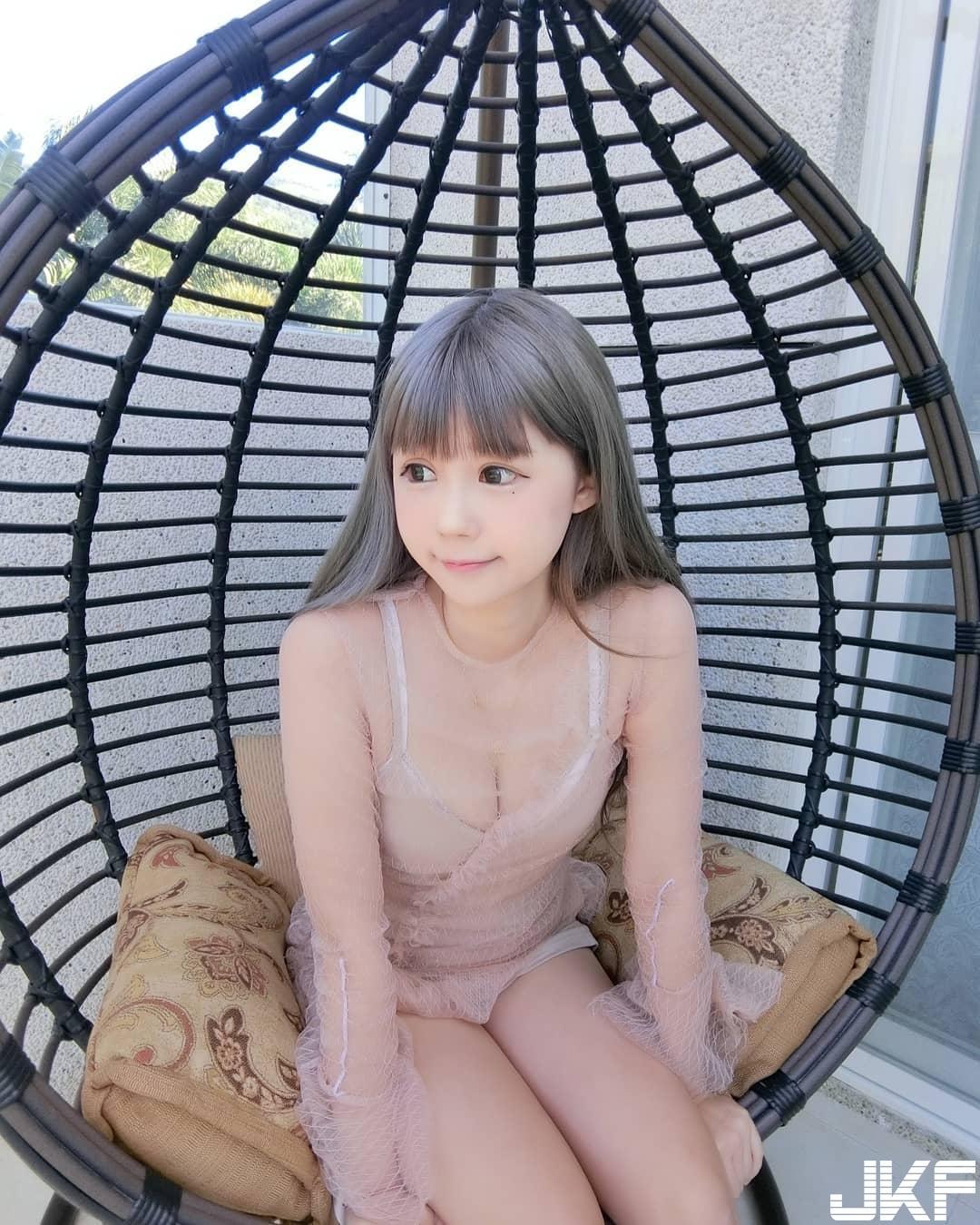 行走的洋娃娃！超逆龄娃娃脸「雨萌」，童颜又是巨乳让哥哥们快受不了了！(4)