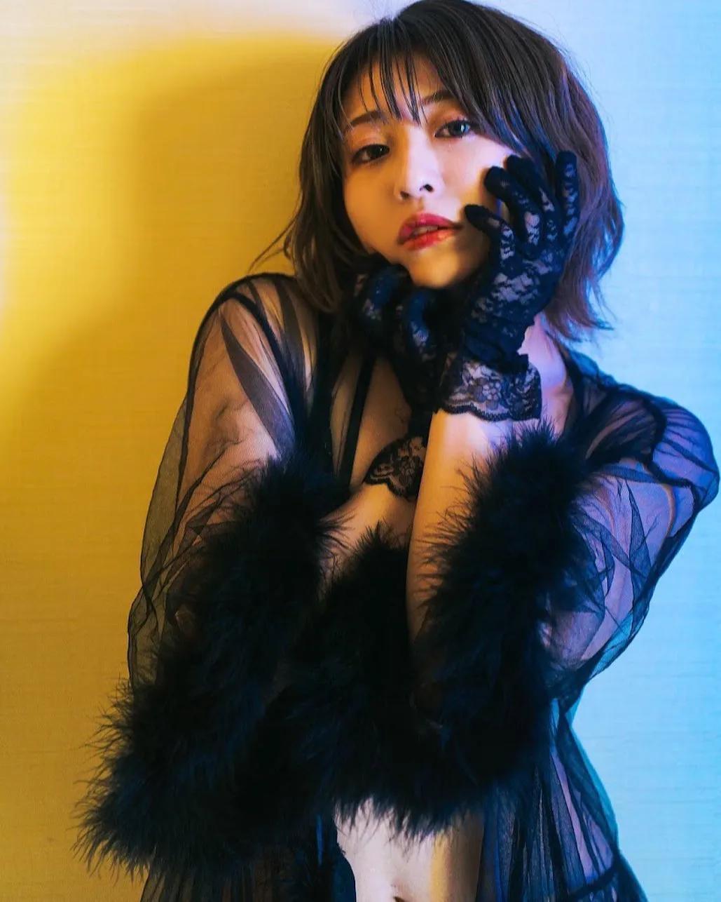 时尚杂志「正妹总编」拥有模特儿颜值　火辣身材不吝啬分享-小湿妹图(4)