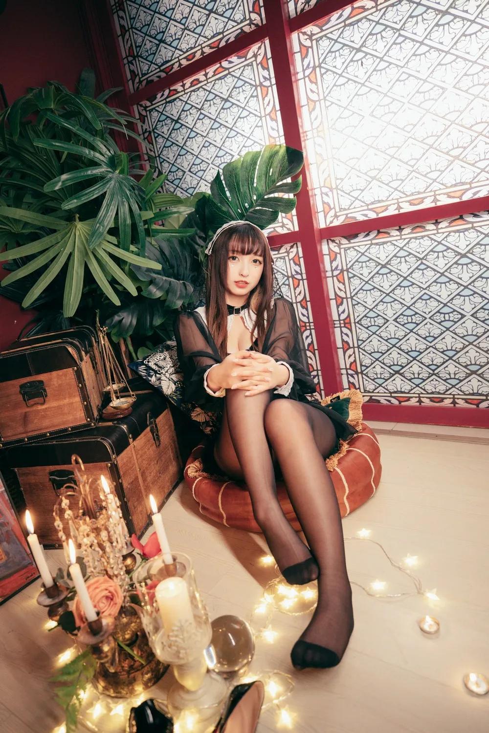 神楽坂真冬《黑丝修女》性感姿势引人遐想(1)