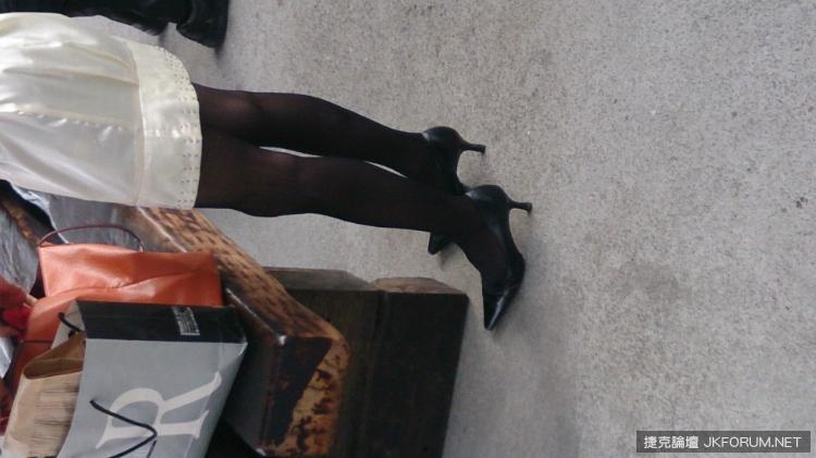 细脚配黑丝散发出很迷人的香气(29)