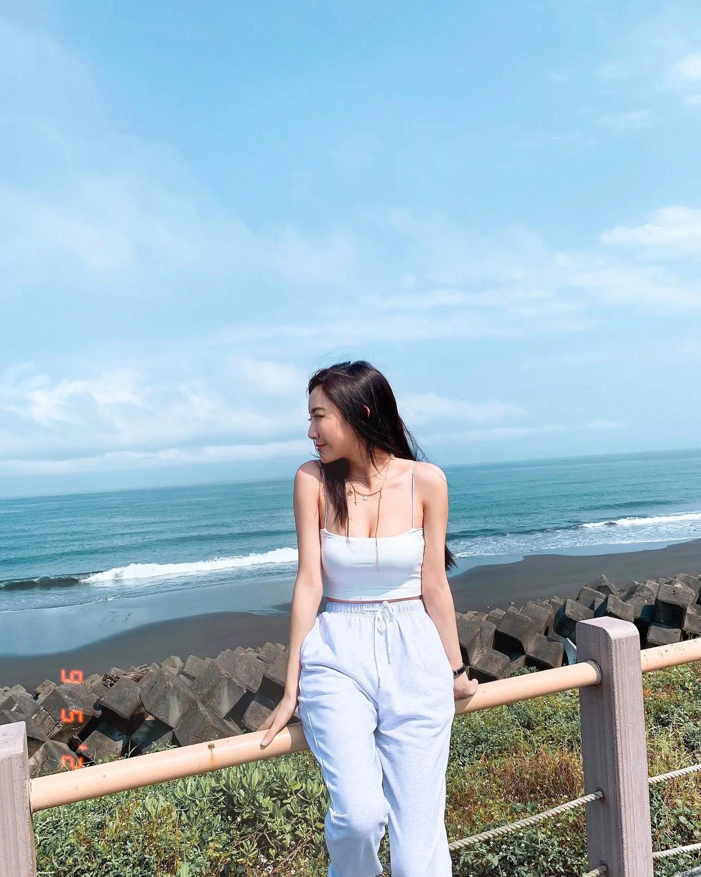 高颜值正妹「璇璇Xuan」雪白美乳超滑嫩，浑身散发「温柔气息」太融化了！(4)