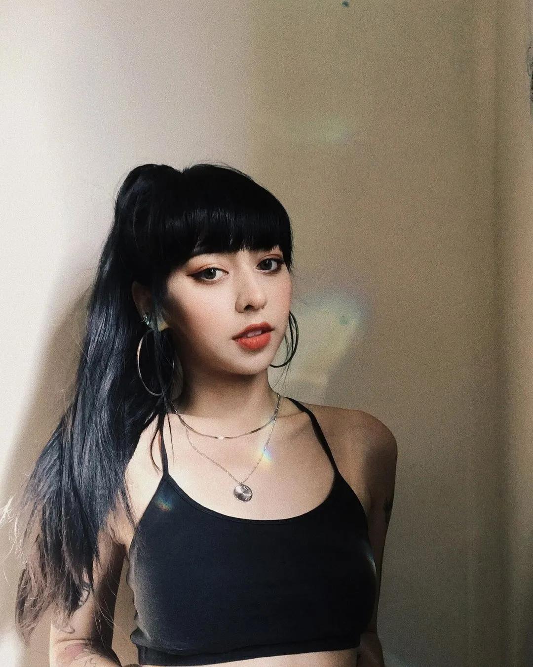 欠挑战！暗黑系帅妹「安琪」极致马甲逆天又性感，销魂电眼激发男粉征服欲！-小湿妹图(7)