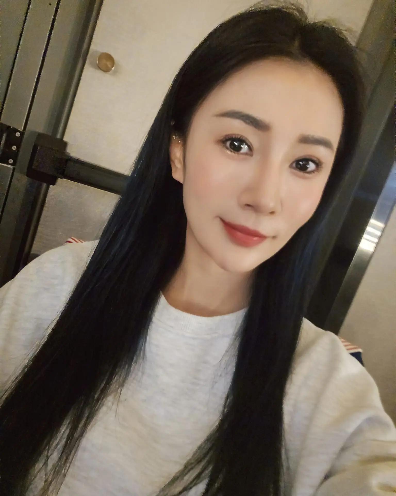 穿著性感「Avery-文飞飞」极品美胸鼻血止不住(17)