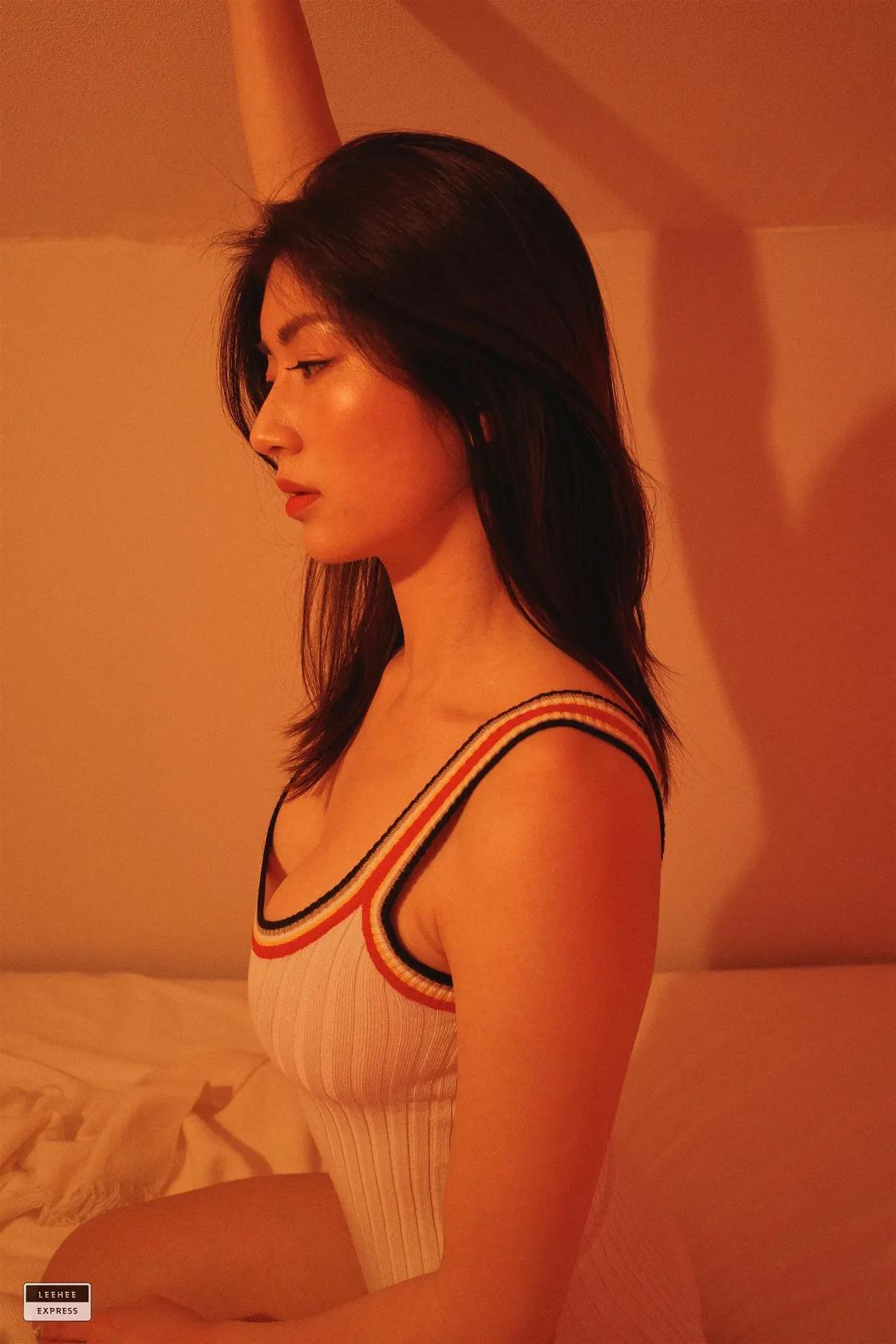 Min.E(민이)《白色高衩泳衣》显眼激凸全场焦点(7)