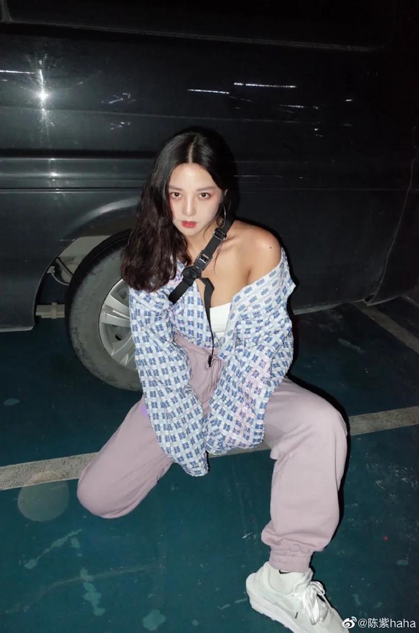 心被射中了！射箭场发现「超美背正妹」，「邪恶犯规造型」让全场都疯狂！-小湿妹图(17)