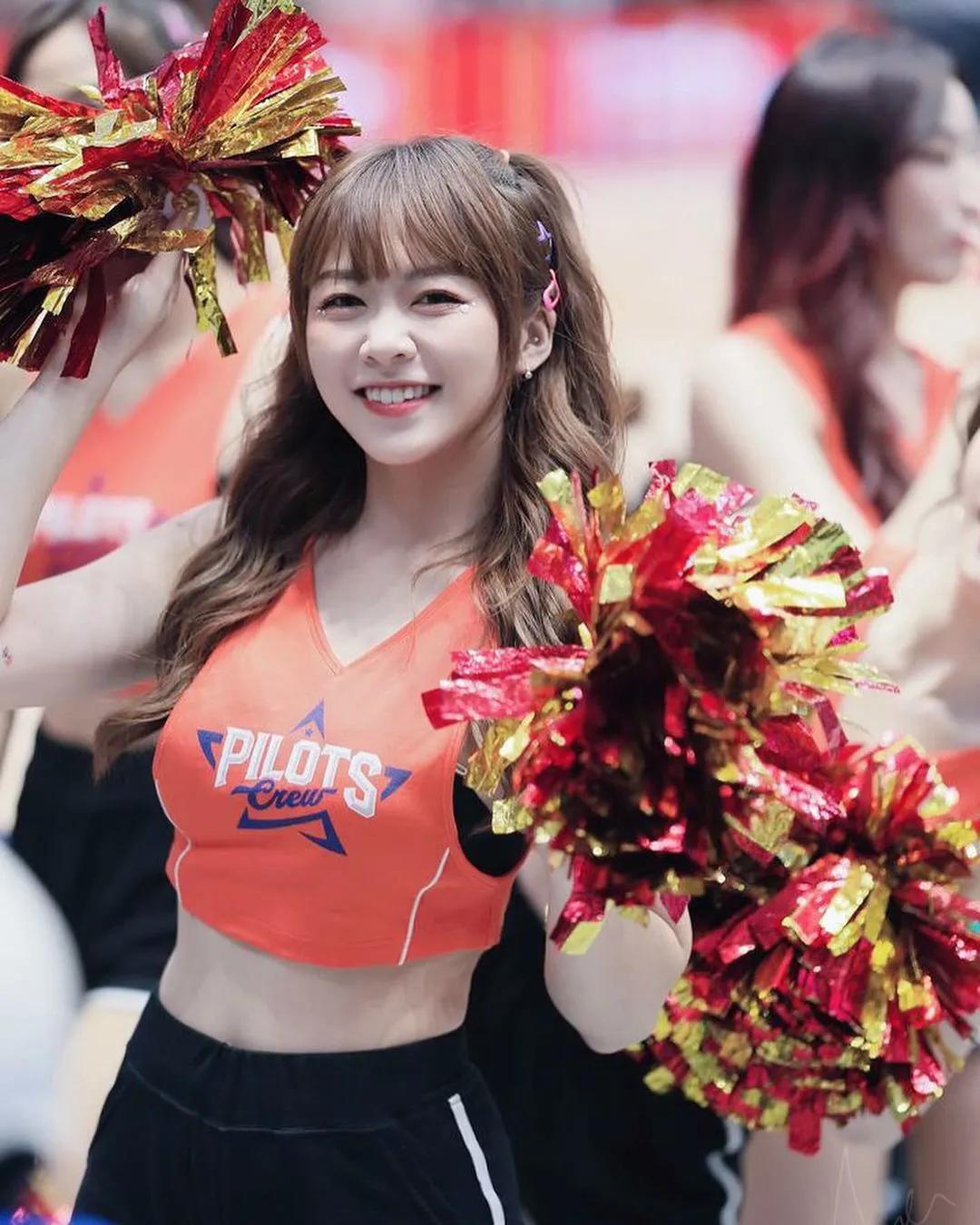 气质萌妹「璐葳 Ava」迷人的笑容跟诱惑身姿一样吸睛(6)