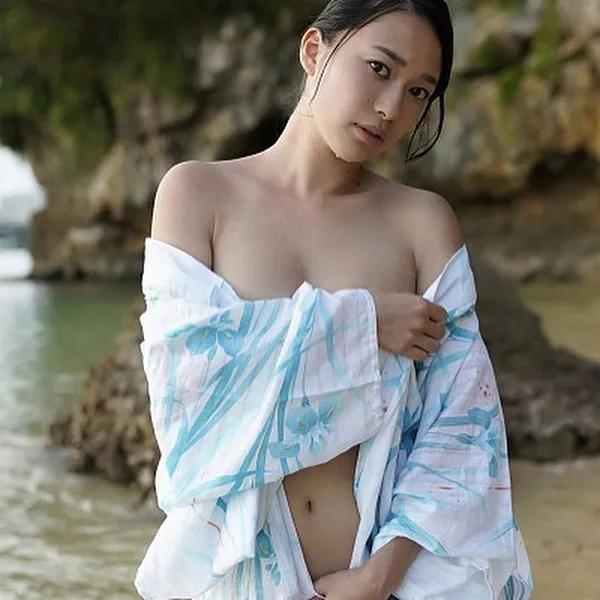 世界级妹系偶像「山中知恵」邪恶视角巨乳压迫　丰厚多汁「极品下乳」冲击呈现在眼前-小湿妹图