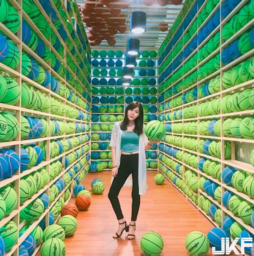 肚子饿了！对桌的「彰师大正妹」吃早餐把「奶奶整个放桌上」，让人不知道要先吃哪个！-小湿妹图(7)