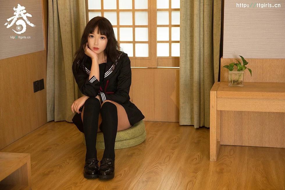 [Toutiao頭條女神]No.850_嫩模王佳凝私房性感JK制服半撩真空露火辣身材誘惑寫真53P(20)