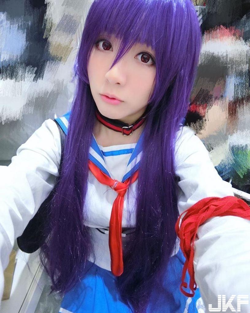 正妹Queenie步步「练平板式新招」，「优质侧面曲线」超抢眼！-小湿妹图(13)