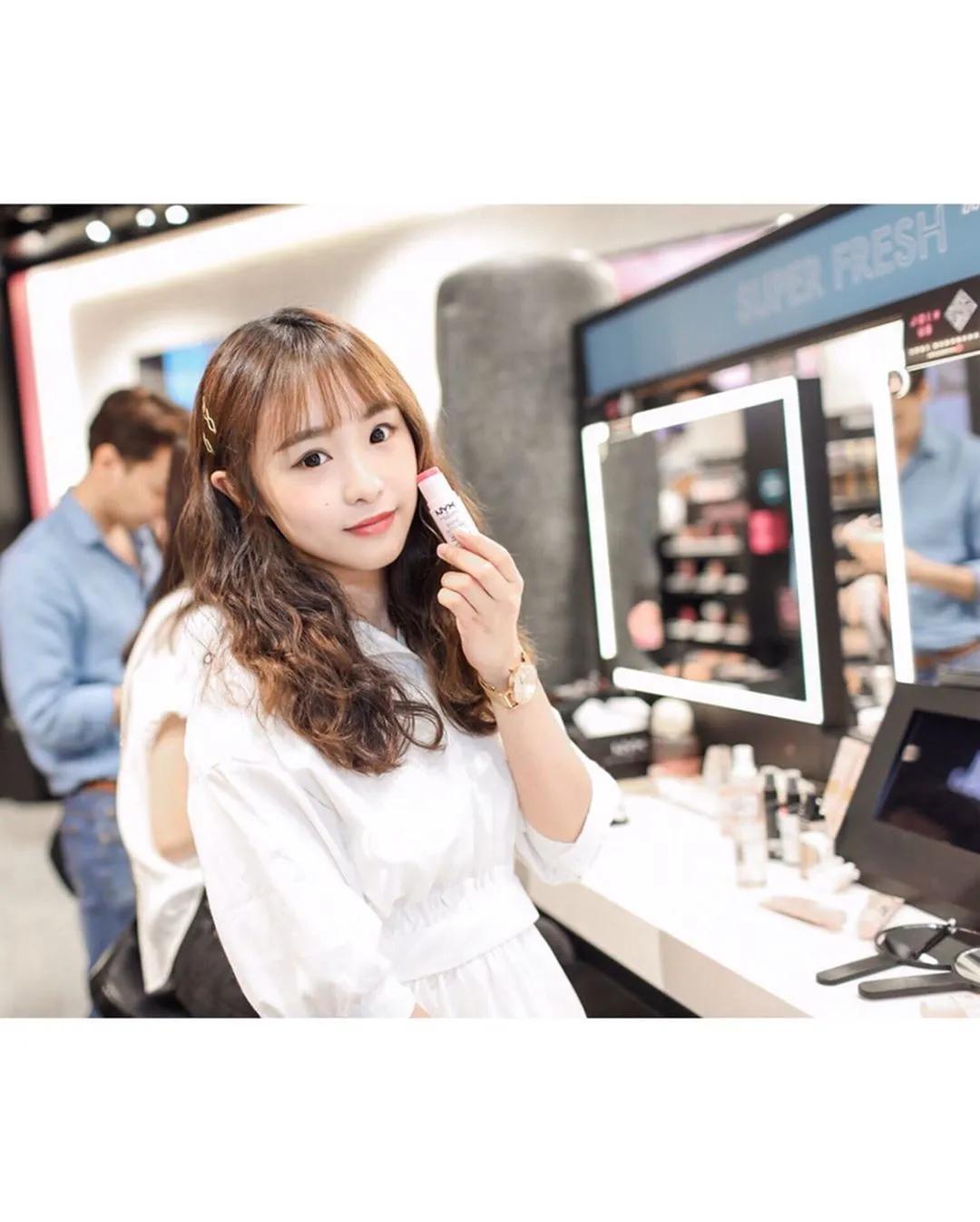 当女友最适合！「黄宣慈」清新脱俗嘴角扬起超甜美，白嫩好身材让所有粉丝恋爱满满！-小湿妹图(8)