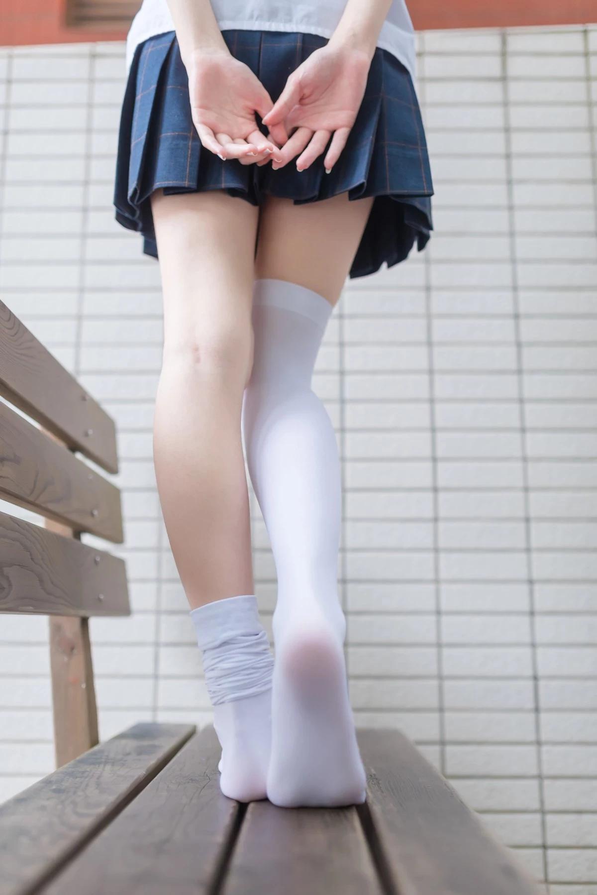 [喵糖映畫]Vol.427_清純學妹校園性感JK制服撩裙露白絲襪秀美腿靚麗迷人寫真50P(24)