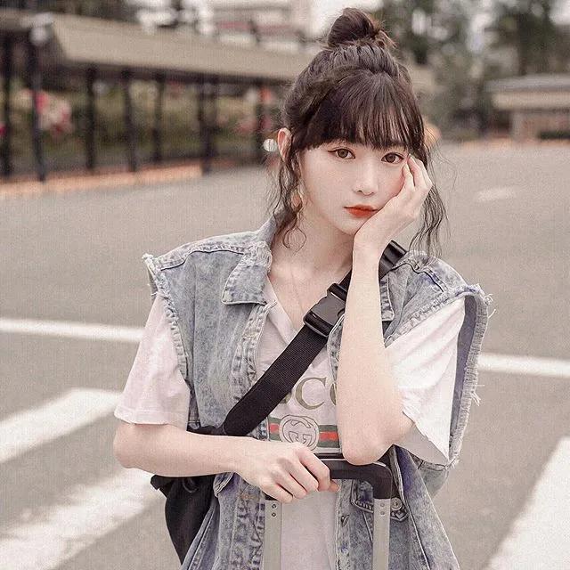 爰爰 Q弹的翘唇让人想一亲芳泽啊(15)