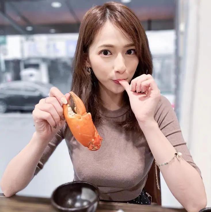 正妹小记者仙气爆表...胸到抢尽主播锋头(6)