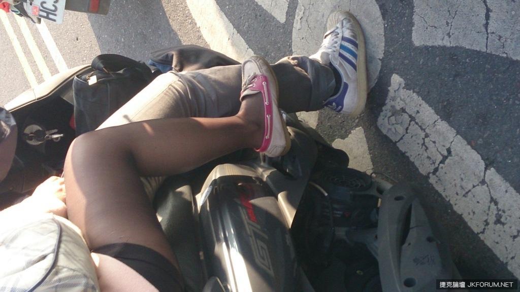 骑车带黑丝妹出游去(2)