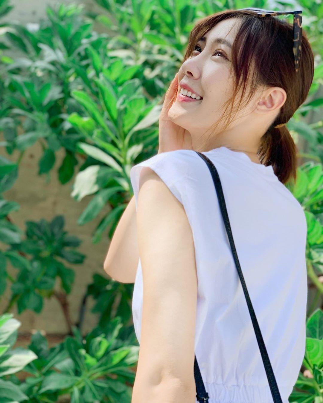 正妹空姐Suan Su 没想到胸前意外地很有料.....(15)