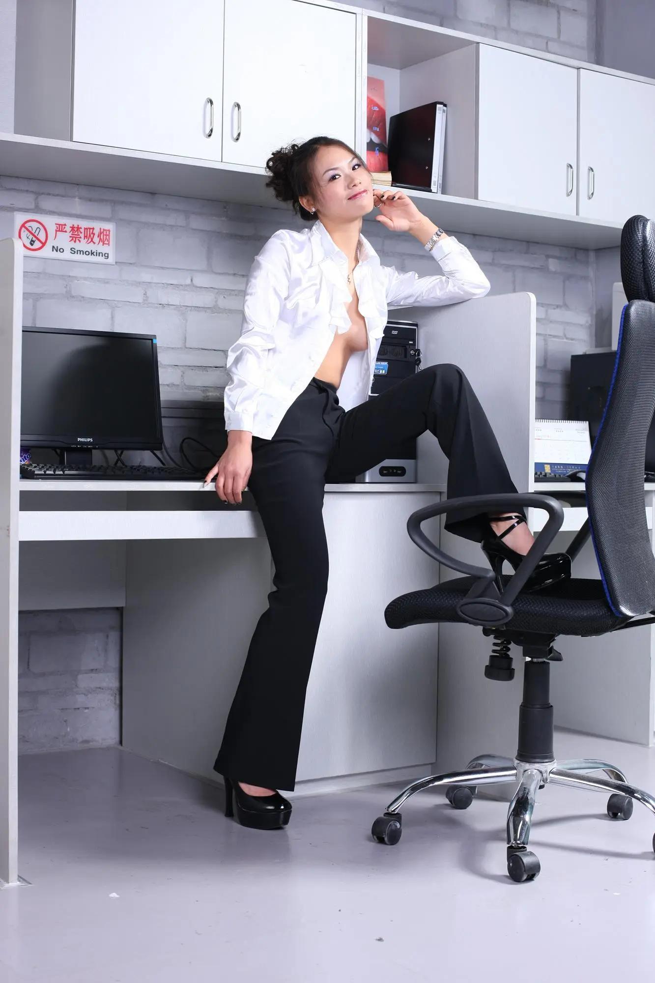 国模CICI 大尺(一)100(89)