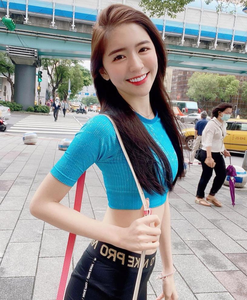 台北街头遇「超可爱正妹」甜美笑容好诱人！迷人事业心视角真吸眼球-小湿妹图(22)