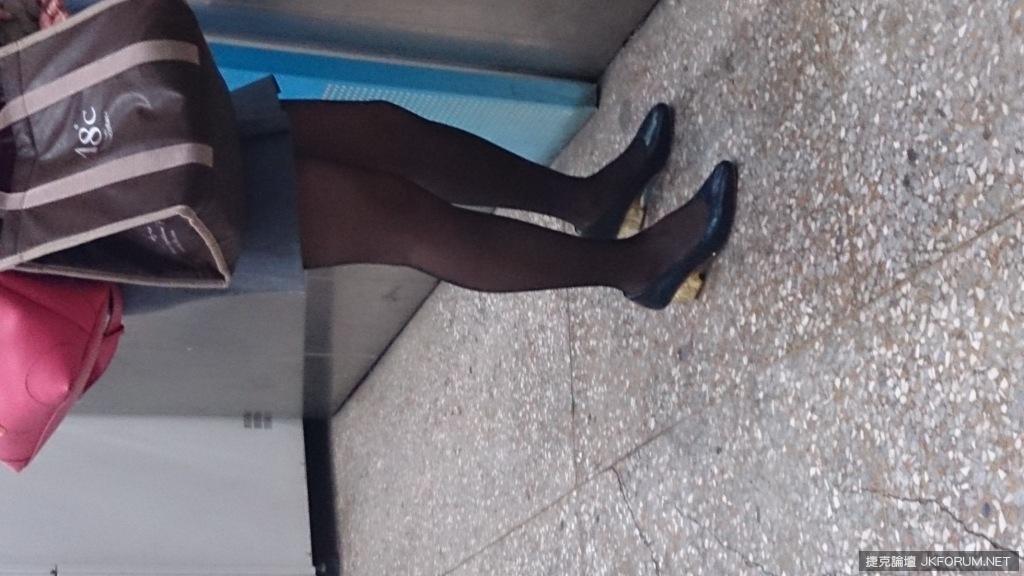 带著大包小包的正妹(12)