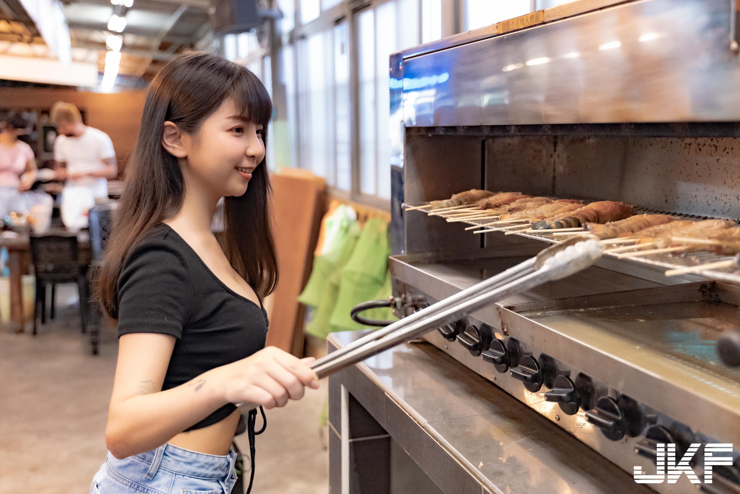 中山区钓虾场「爆乳小只马」丰满身材引疯传！弯腰时「低胸视角」画面超犯规..-小湿妹图(11)