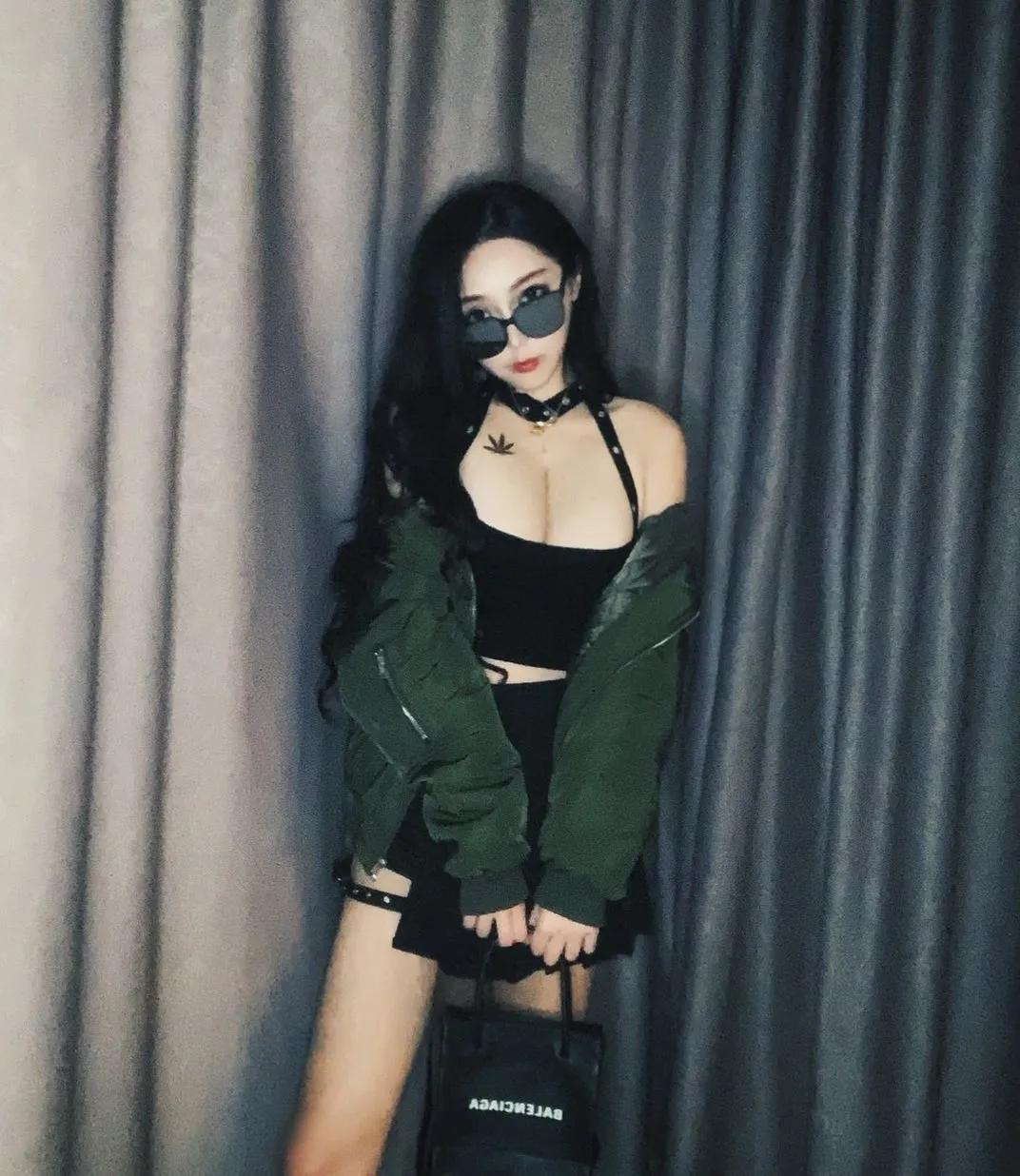 这身材太OP！「巨波正妹」奶奶比脸大，不科学凶猛曲线让人好想起立敬礼！(3)