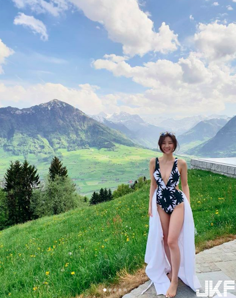 气质大方「美乳欧腻」好漂亮！「浑圆雪白」中路大开完美溢出！这个弧度太凶了！-小湿妹图(4)