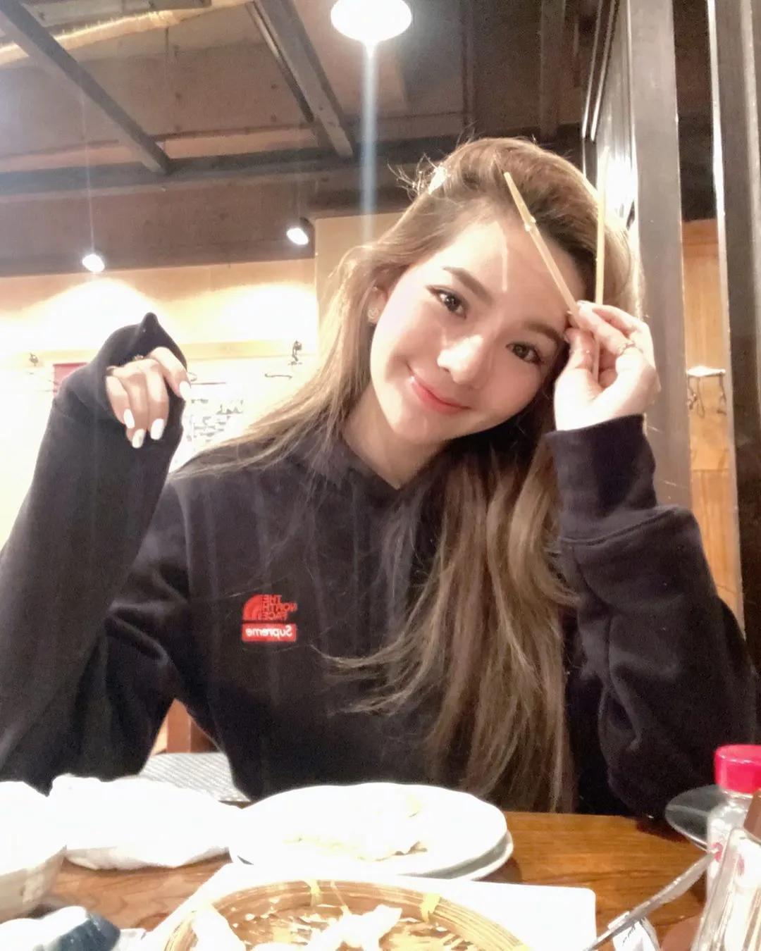 Abby 笑容迷人+雪白美肌超吸睛…..网看嗨(6)