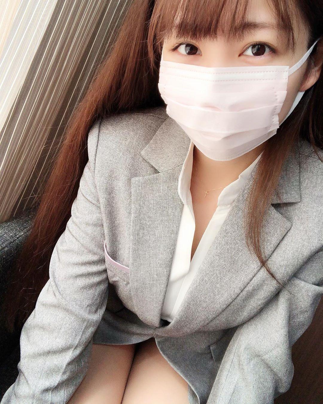 老板的「巨乳能乾小秘书」睡前习惯骚一波　欲求不满只好露给网友看-小湿妹图(2)