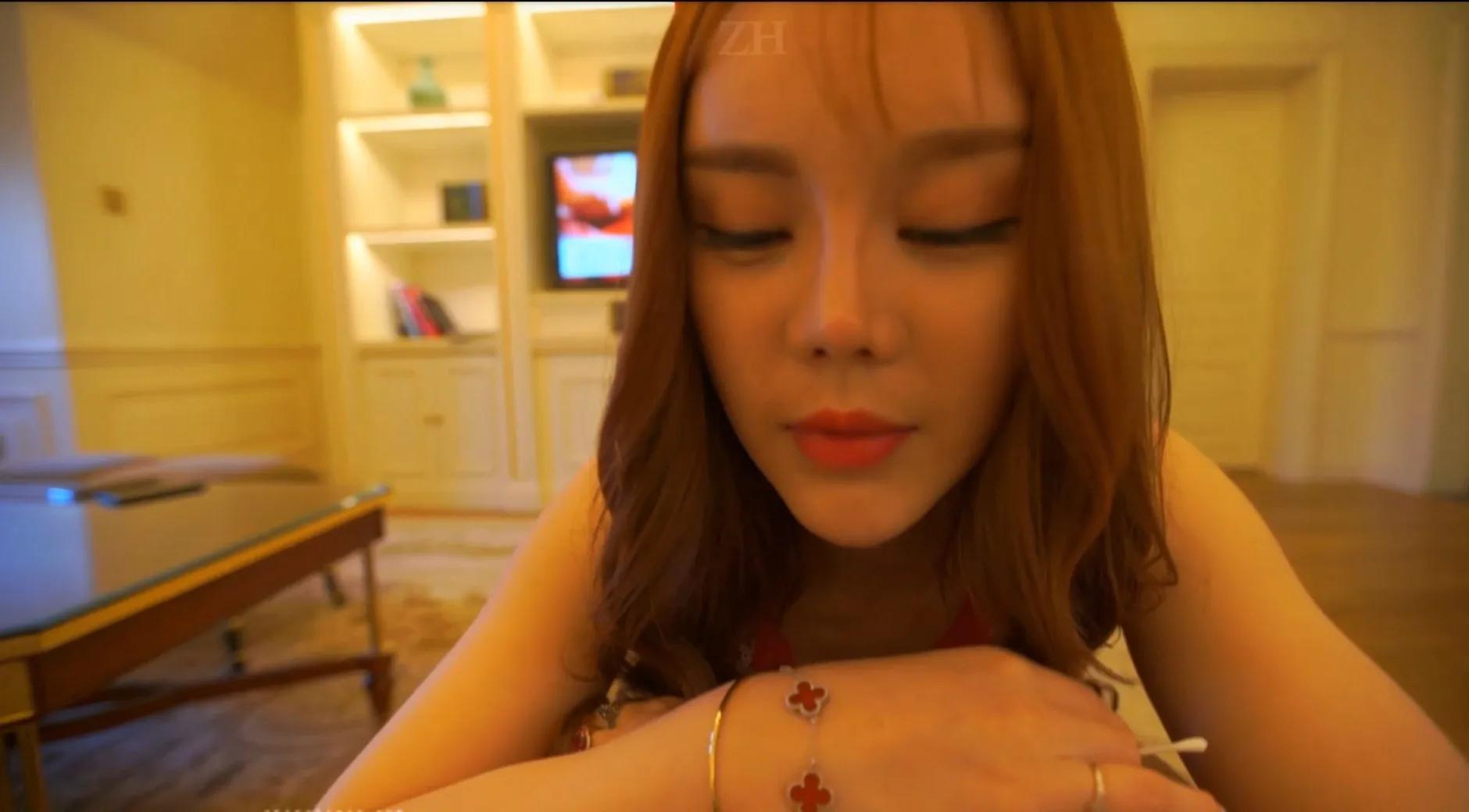 【果哥出品】白金视频颜瑜角色扮演VR制服诱惑(End)(52)