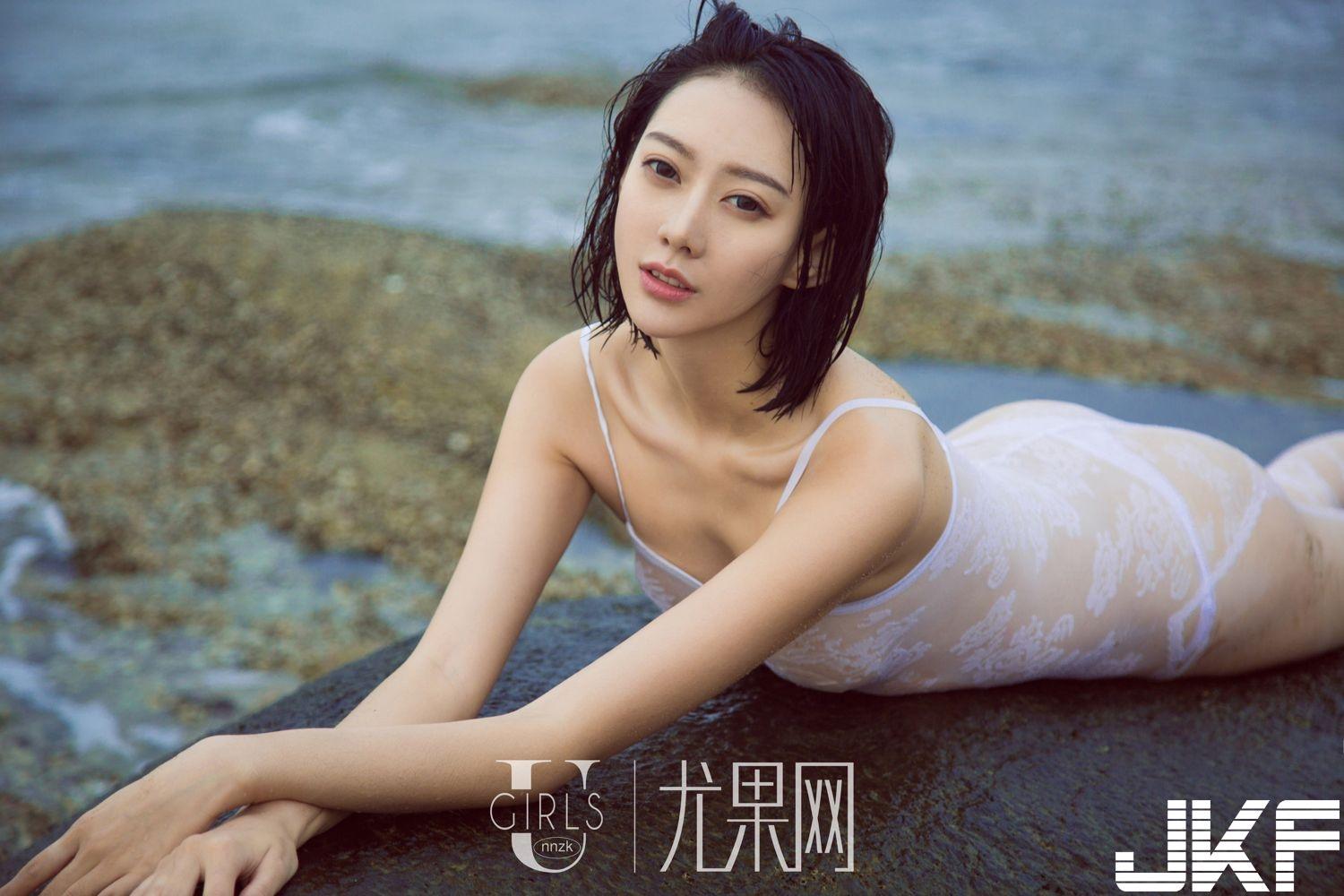 越穿越少的「爆乳西洋剑士」！狂野豪乳才是真正的凶器，超惹火身材全部看光！-小湿妹图(19)