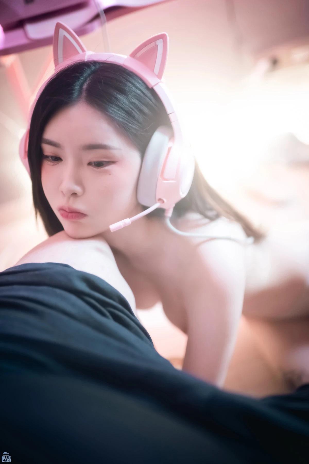 電競主播線下私約「渾圓美乳」搔首弄姿嫵媚挑逗私拍 (55P)(18)