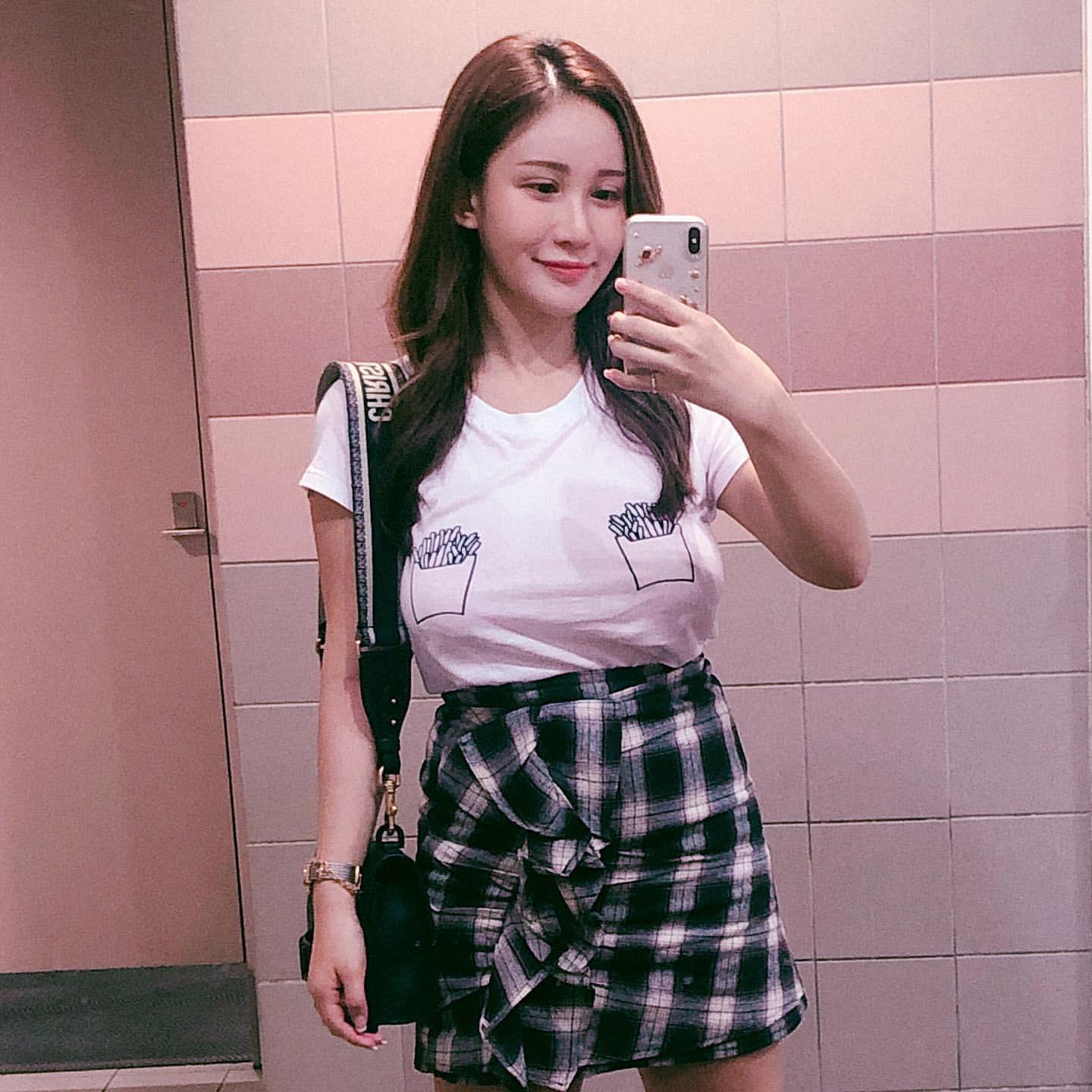 颜值逆天的妹子华华 清凉打扮超吸睛(17)